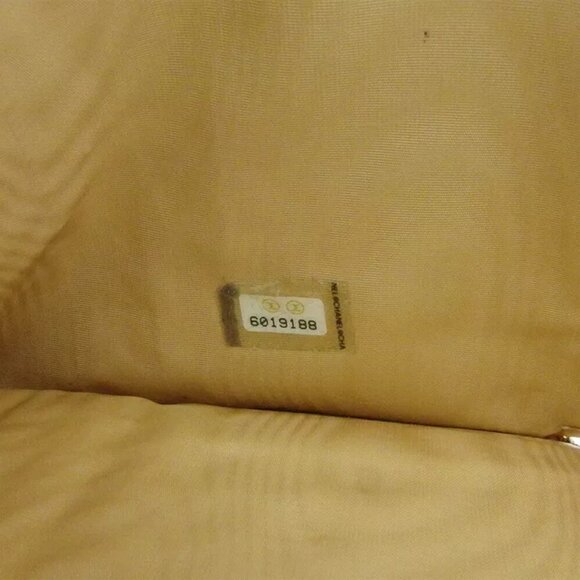 Authenticity guaranteed CHANEL tri-fold wallet Coco Mark beige caviarskin USED - Picture 10 of 10